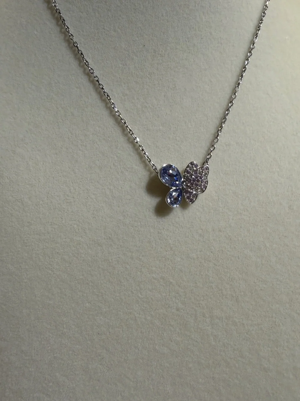 SWAROVSKI Butterfly 🦋 Lilac Stones Crystal Silver Necklace 17 in AUTH - Picture 9 of 9